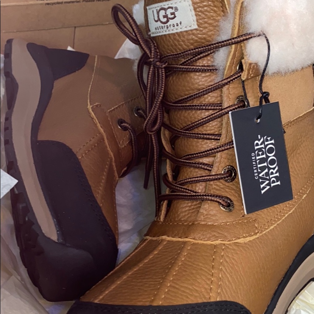 Super nice  new- winter boots ugg / w Adirondack 3